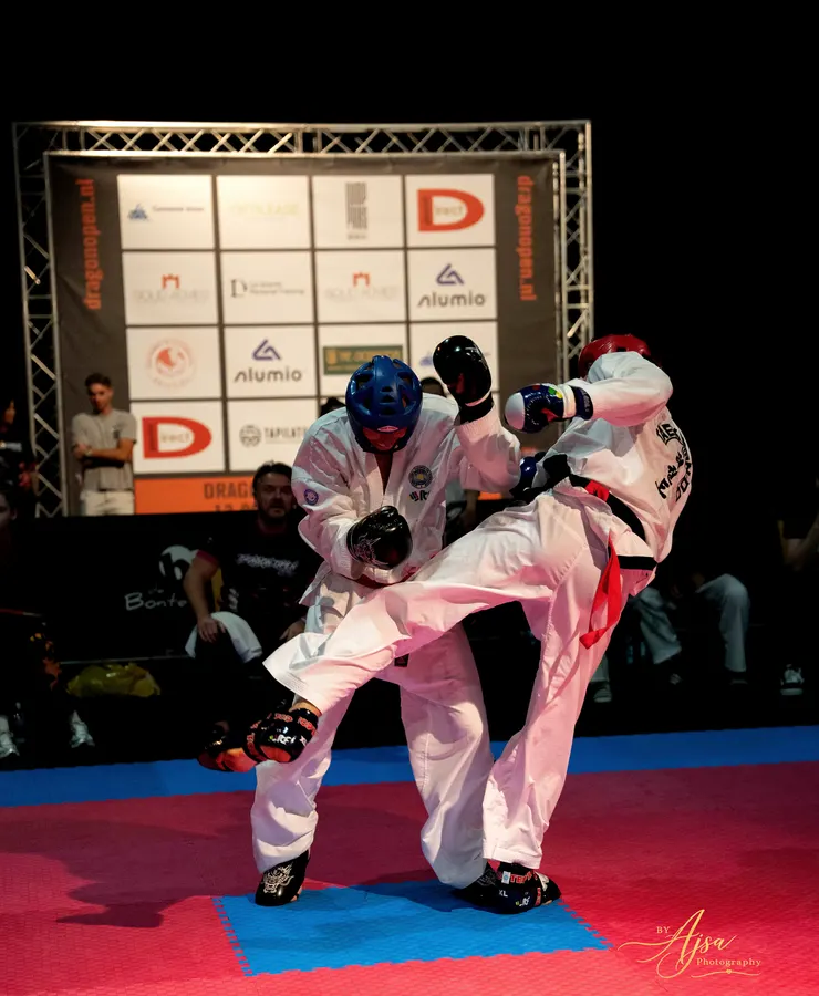 Sparring in front of the sponsor wall